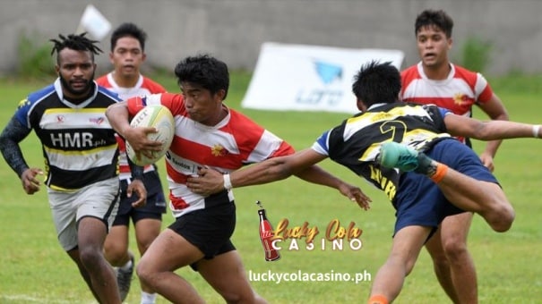 Ang Rugby ay orihinal na dinala sa Philippine Islands ng mga dayuhan na kalaunan ay nagpasa ng kanilang kaalaman sa isport.